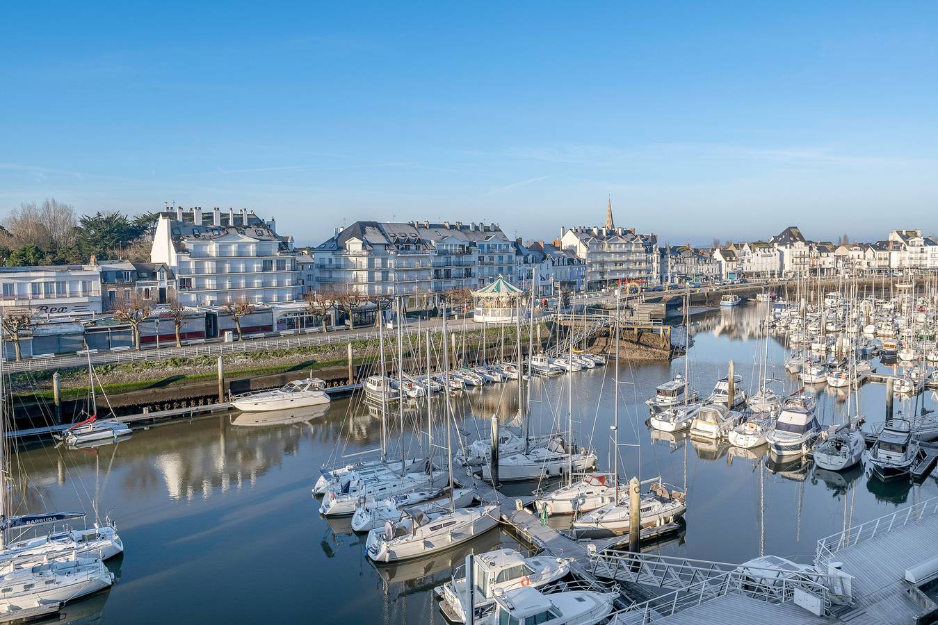 Entire apartment, Flat for 2 adults and 1 child - View of the Port in La Baule-Escoublac, Côte d'Amour
