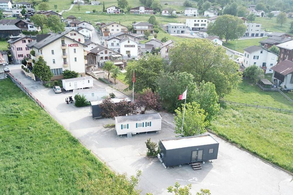 Cottage 4 Ideales 2 Zimmer Mobilhome für 3 Erwachsene +1 Kind auf Ecksofabett in Leuk, Walliser Alpen