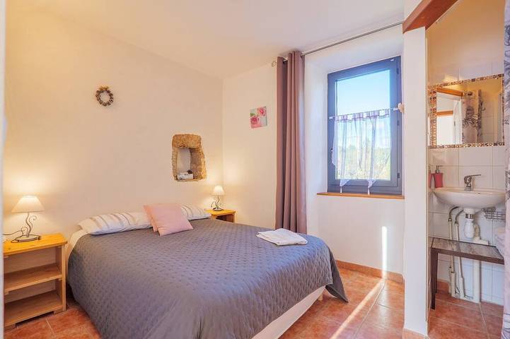 Chambre d’hôte pour 2 personnes, avec jardin à Laurac-en-Vivarais