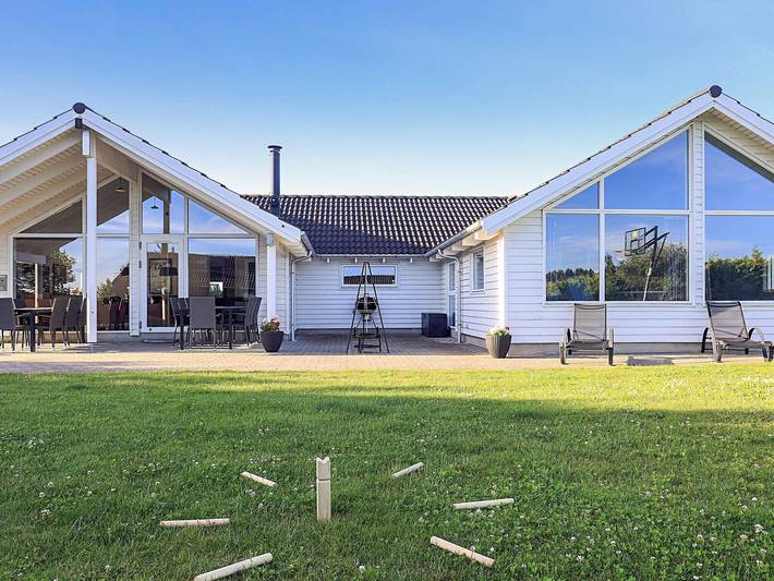 Ferienhaus für 14 Personen, mit Whirlpool und Terrasse sowie Pool und Sauna in Råbylille Strand - 2