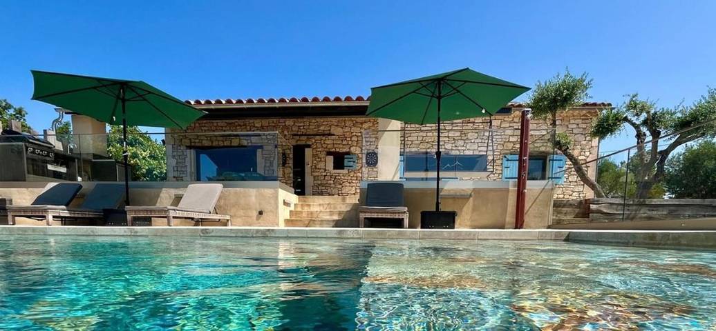 Location de vacances pour 8 personnes, avec jacuzzi ainsi que piscine et jardin à Issirac - 2