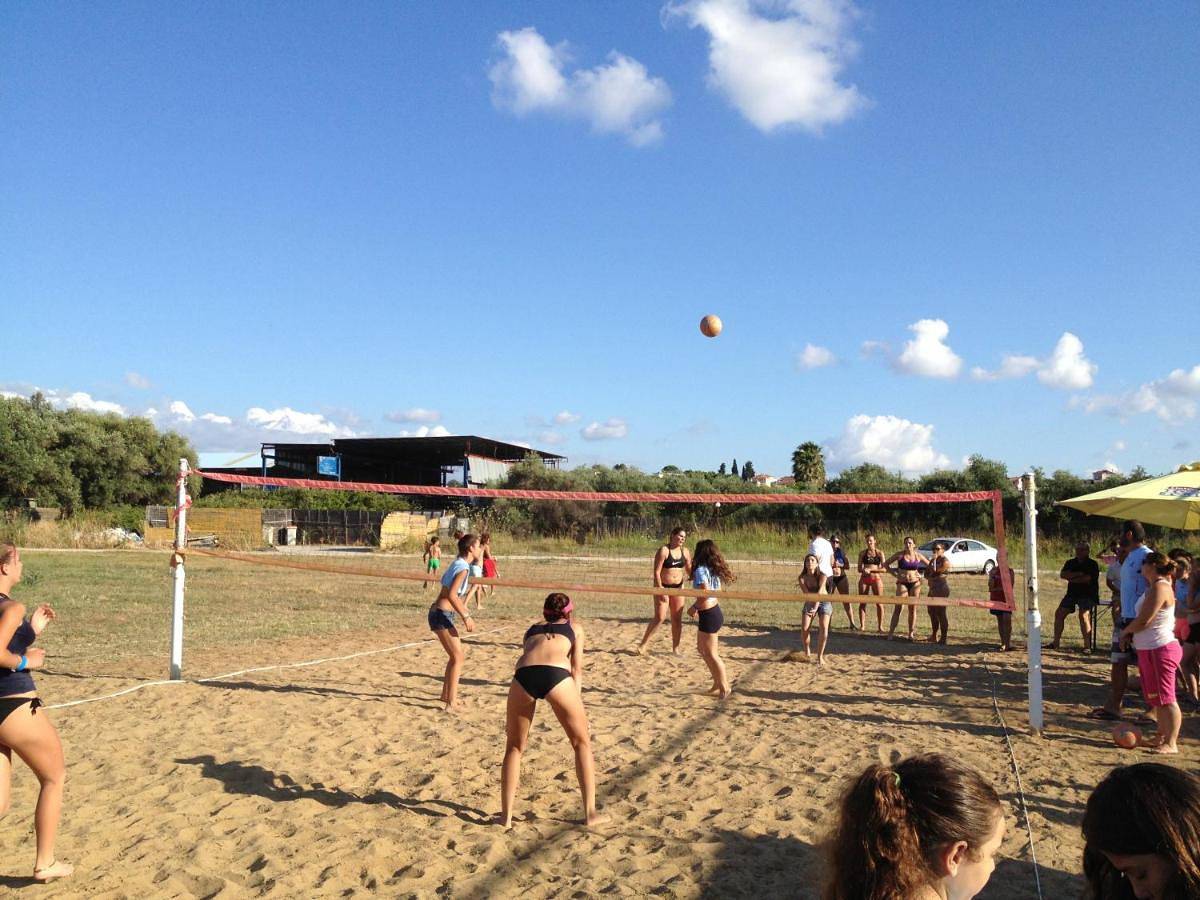Happy Camp mobile homes in Camping Golden Sunset in Golf von Patras