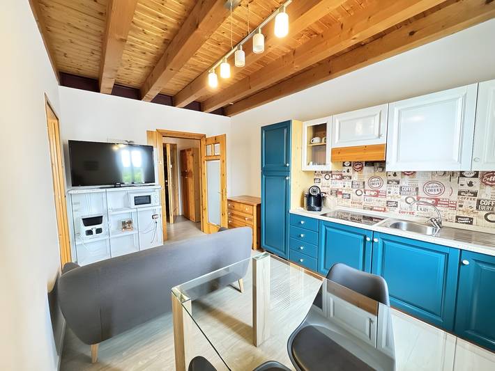 Entire apartment, Apartment 'Alloggio 2 - Monolocale' with shared pool, Wi-Fi and air conditioning in Romano d'Ezzelino, Vicenza Province