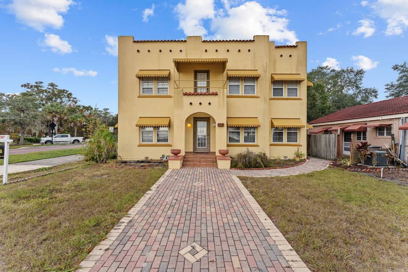 Super Boho Waterfront Retreat w Fishing Views in Kissimmee, Osceola County