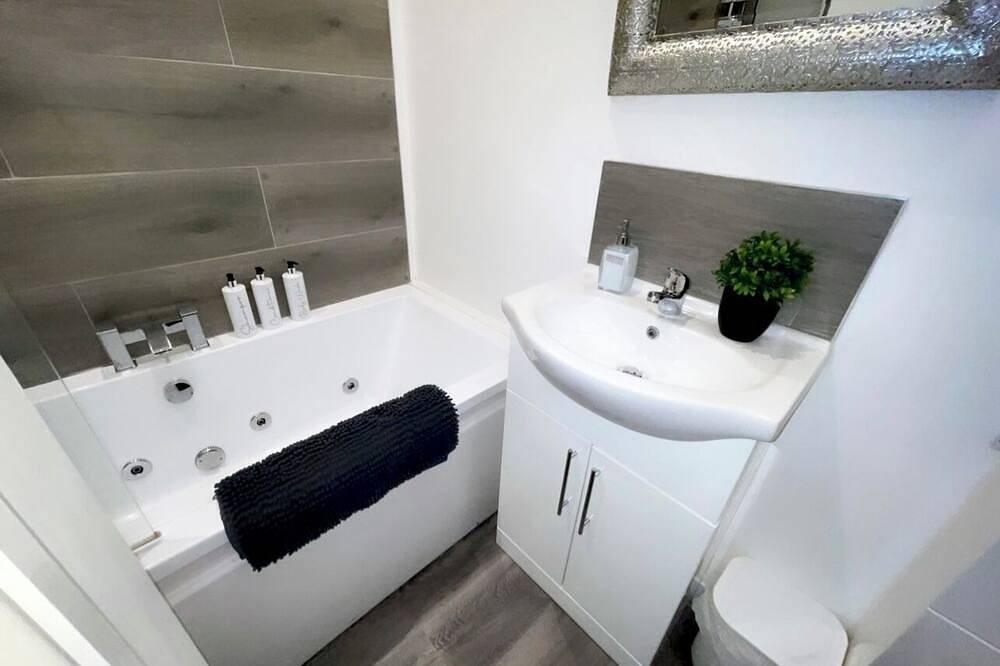 Entire apartment, Superior Apartment with Spa bath in Blackpool Pleasure Beach, North West England