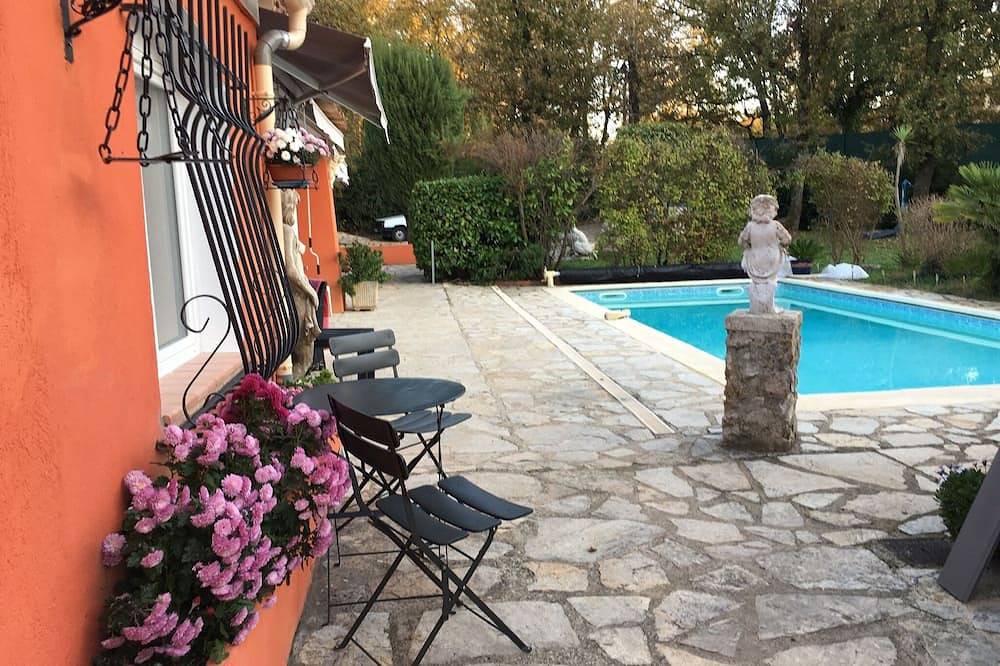Studio Neuf Dans une Villa in Valbonne, Region de Cannes