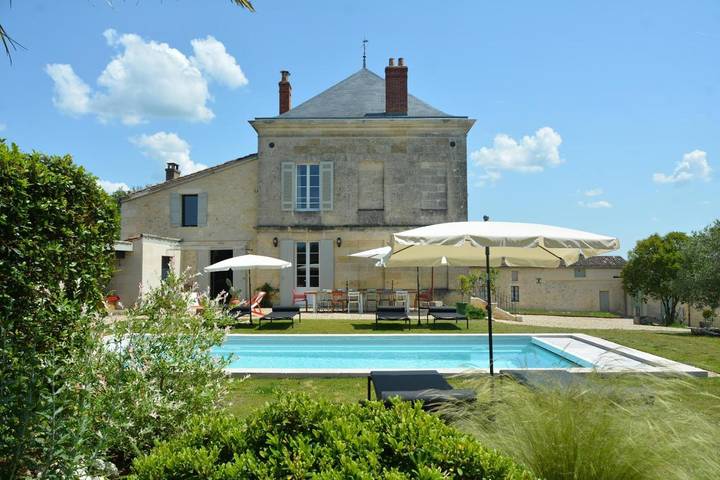 Chambre d’hôte pour 2 personnes, avec jardin ainsi que piscine et vue à Mombrier