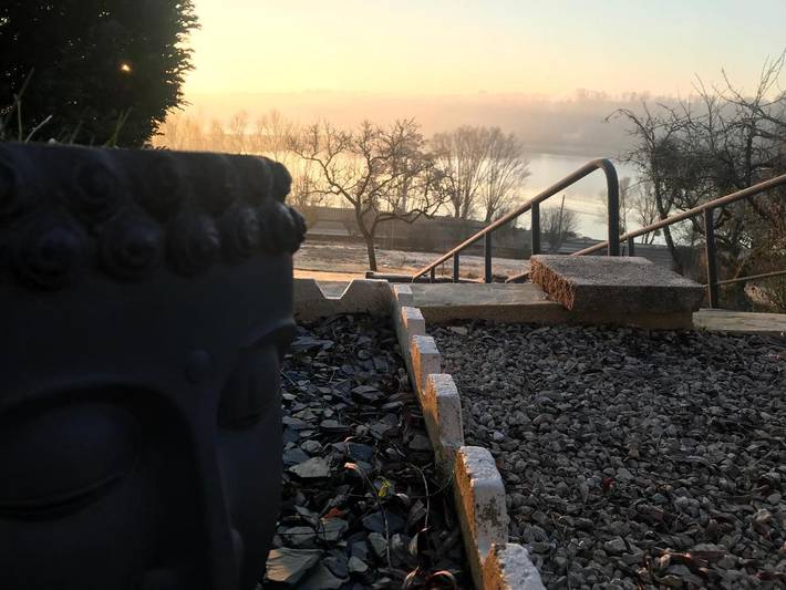 Location de vacances pour 3 personnes, avec vue sur le lac ainsi que jardin et vue dans Lac de Charmes - 2