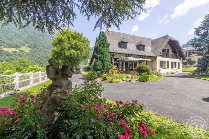Gîte pour 12 personnes, avec terrasse et jardin