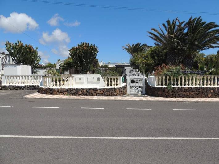 Apartamento para 4 personas, con Terraza además de Jardín y Piscina en Charco del Palo