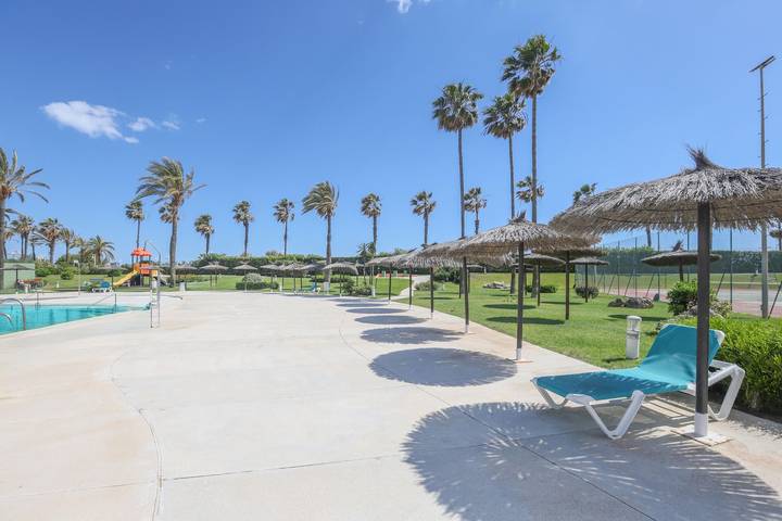 Entire apartment, Las Americas - Wonderful beachfront flat with shared pool and Free Wifi in Urbasur, Isla Cristina