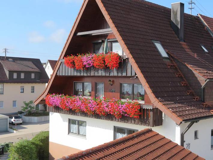 Ferienwohnung für 2 Personen, mit Balkon und Terrasse sowie Garten und Ausblick