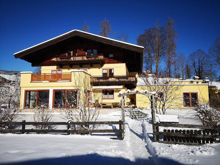 Ferienwohnung für 8 Personen, mit Balkon und Terrasse sowie Garten in Lofer