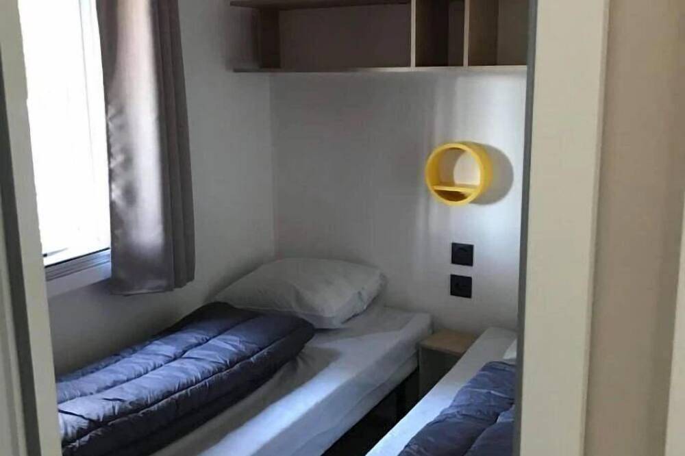 Zecamping 3* familial avec piscine chauffée aire de jeux et restaurant in Bollène, Vaucluse