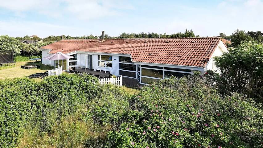 Ferienhaus für 11 Personen, mit Sauna und Whirlpool sowie Pool und Terrasse, mit Haustier in Vejers Strand