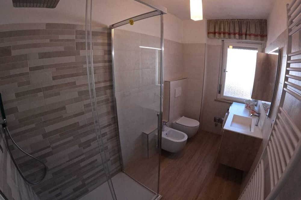 Ganze Wohnung, 30 meters from the center, Apartment with 3 rooms and terrace overlooking the square. in Predazzo, Predazzo (gemeinde)