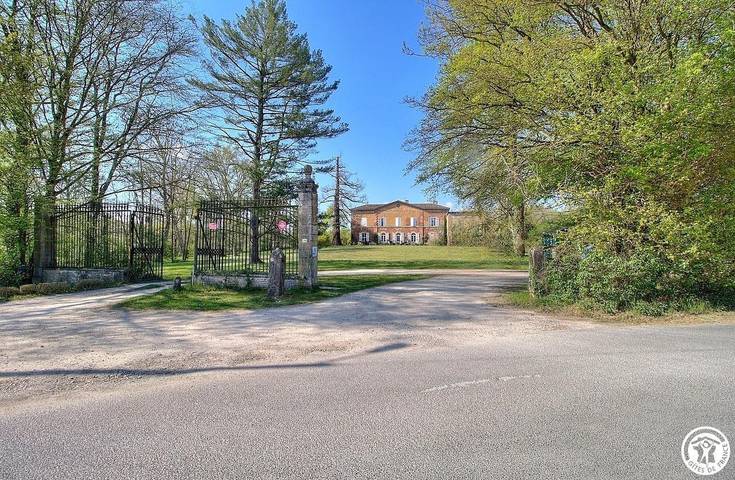 Gîte pour 4 personnes, avec jardin et terrasse à Ars-sur-Formans