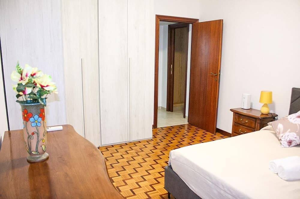 Appartamento intero, Bright & Modern Family Apartment Near the Beach – Sleeps 6 in Ostia, Roma