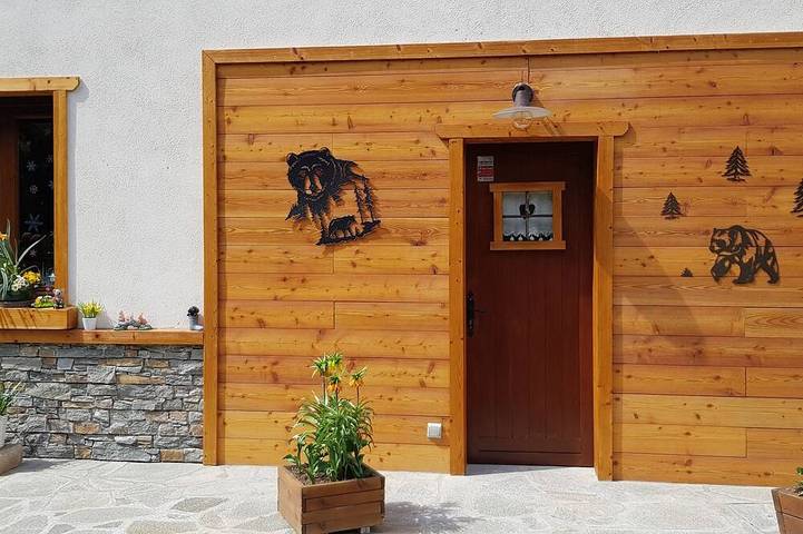 La Taniere Au pays des Ecrins. in L'Argentière-la-Bessée, Parc national des Écrins