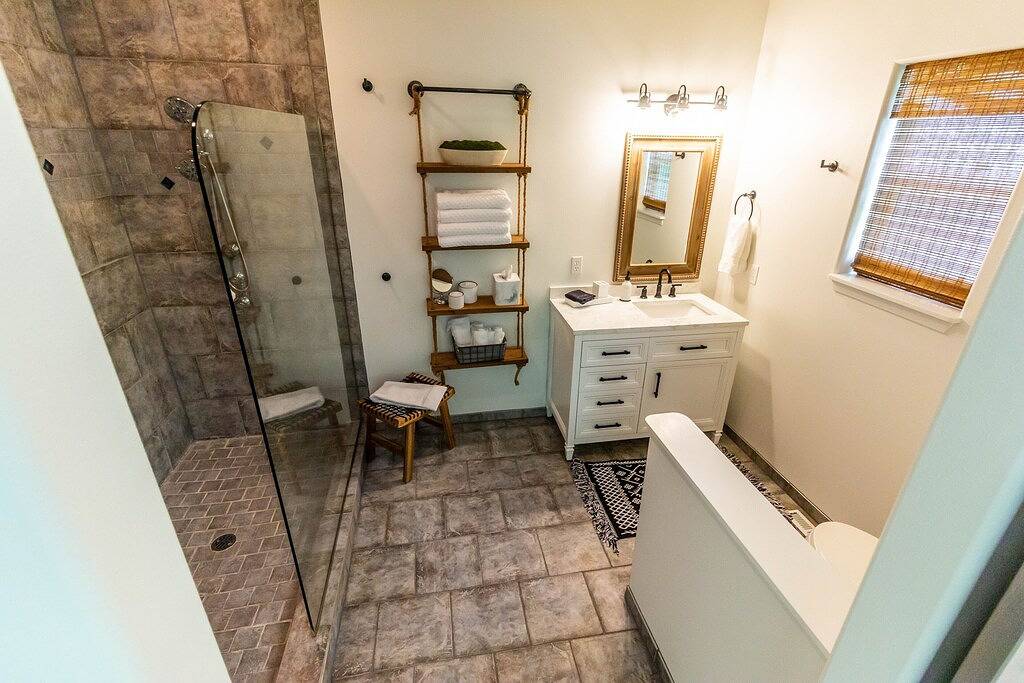 Booking Fall Now! Gorgeous View Home, Beach and Odt + Hot Tub + Dog Friendly in Port Angeles East, Hurricane Ridge