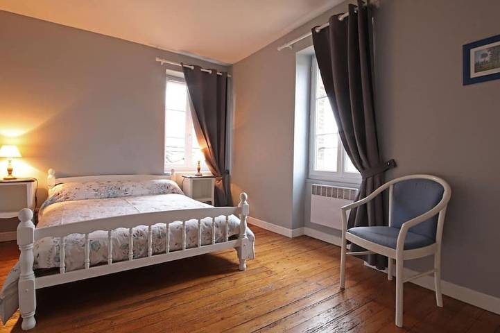 Gîte pour 6 personnes, avec jardin dans Bures - 2