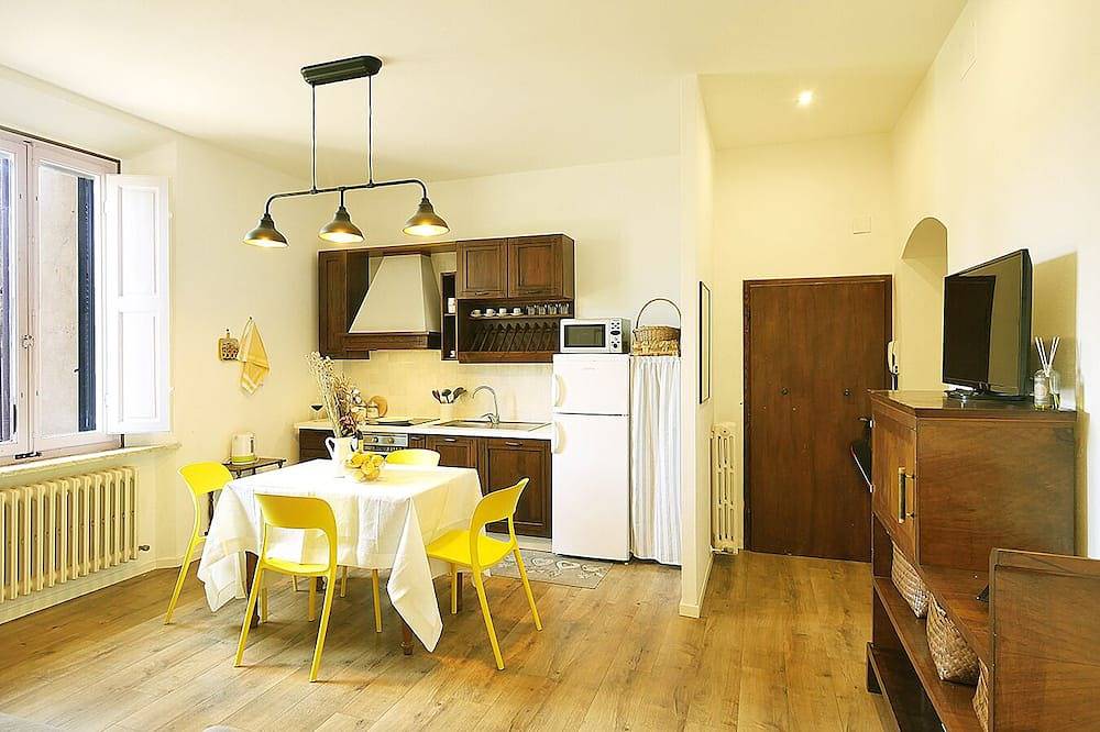 Appartamento intero, 5 minutes from the sea, Apartment \"La Stazione\", for families in the town center in Castagneto Carducci, Costa degli Etruschi