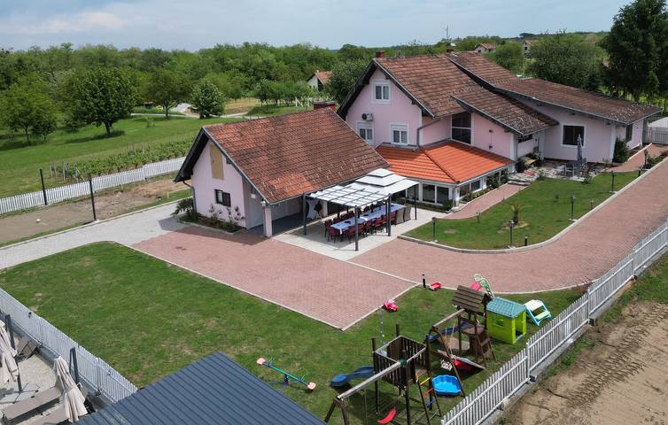 Gemütliche 29 m² große Wohnung mit WLAN, Pool, Terrasse und Grill in Koprivnica-Krizevci