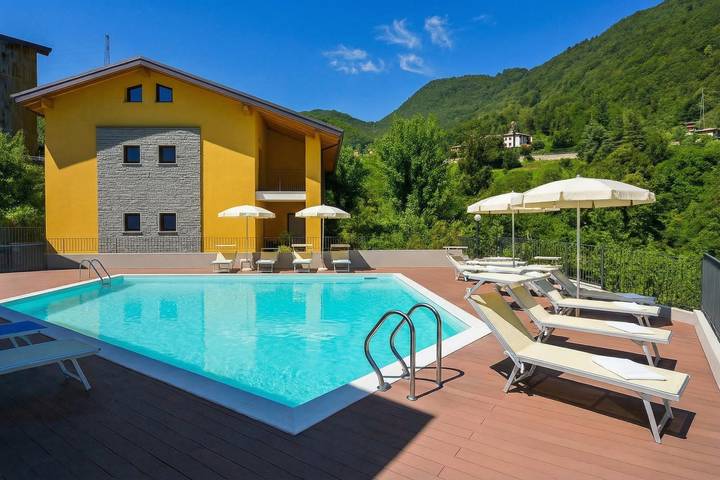 Hütte für 8 Personen, mit Seeblick und Pool sowie Terrasse am Comer See - 2
