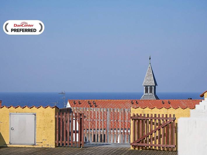 Ferielejlighed for 4 personer, med pool og terrasse, børnevenlig på Bornholm