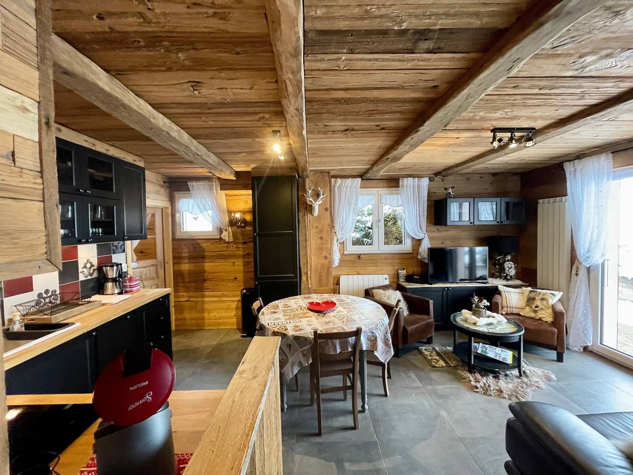 Appartement entier, Appartement 'Le Sabaudia' avec terrasse privative in Chatel, Les Portes du Soleil
