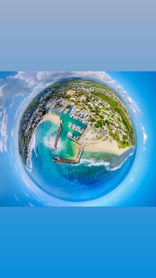 Gîte pour 4 personnes, avec jardin ainsi que piscine et vue dans Port de Saint-Gilles les Bains - 2