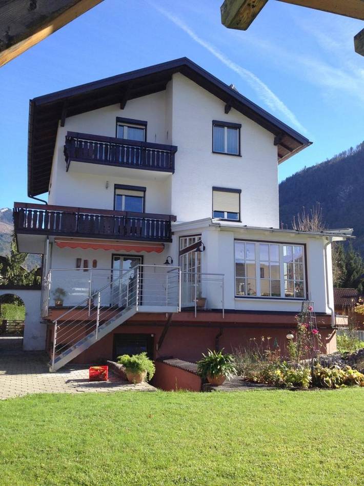 Ferienwohnung für 4 Personen, mit Balkon und Garten sowie Ausblick in Ebensee