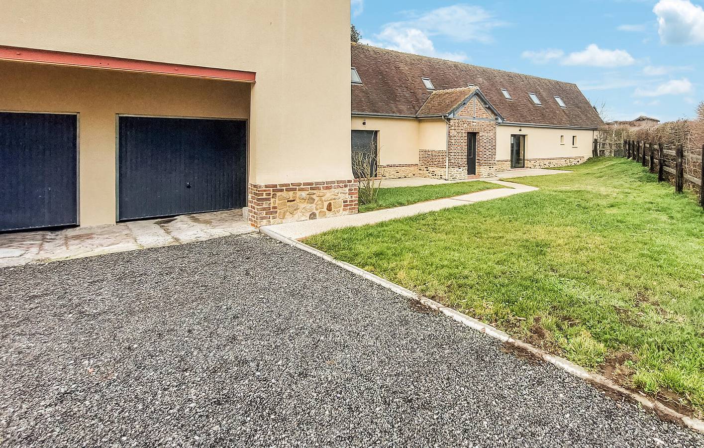Charmant appartement avec terrain de pétanque, télévision et parking, près de la rivière L'Epte in Saint-Germer-de-Fly, Oise
