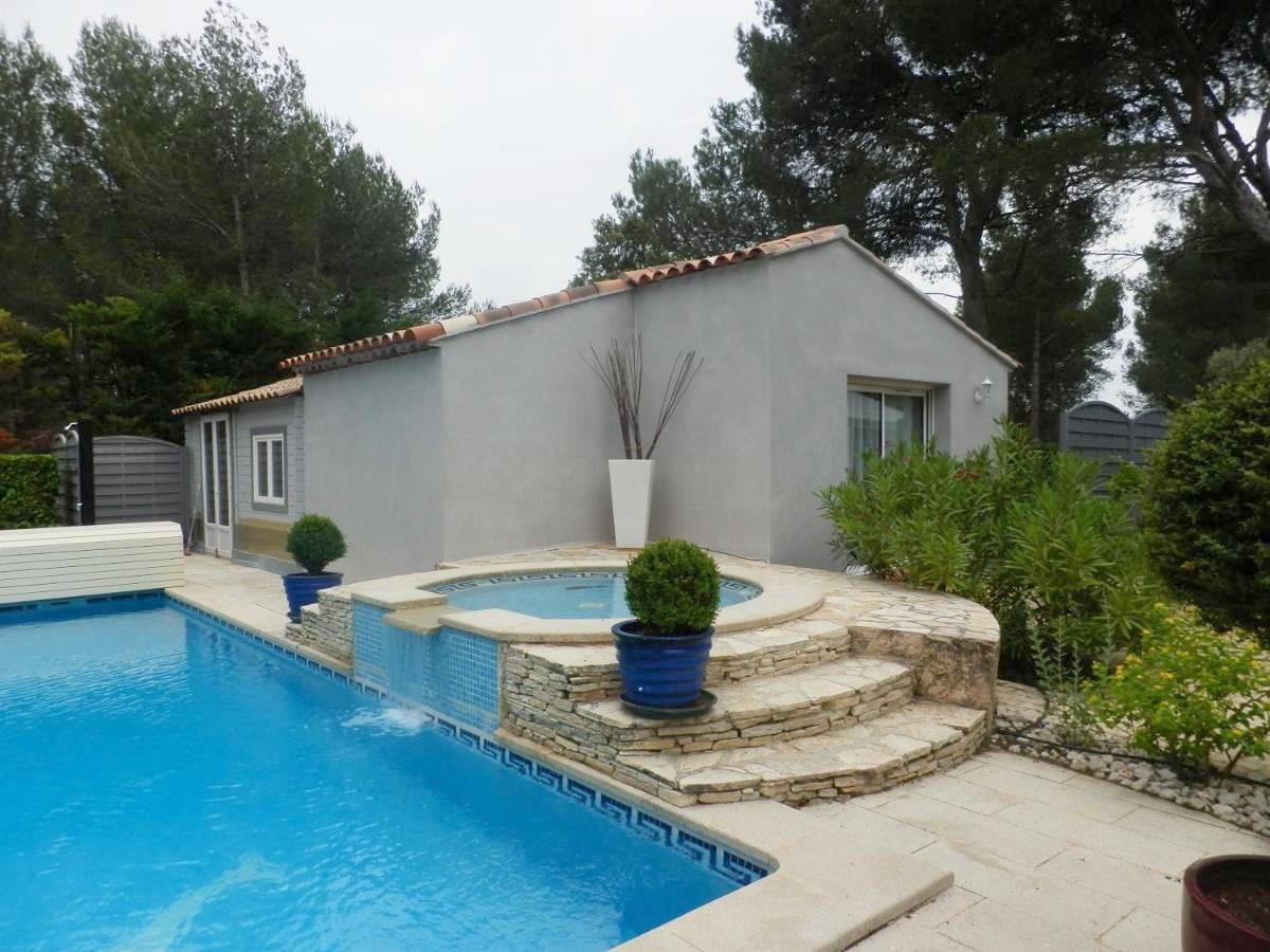 Double or Twin Room with Spa Access in Lambesc, Région d'Aix-en-Provence