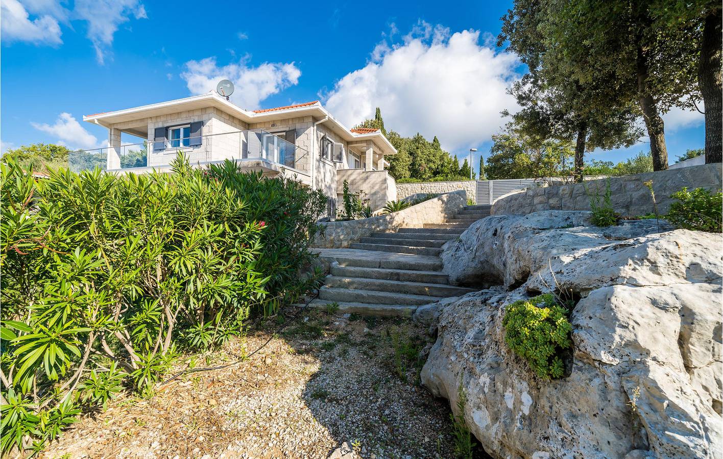 Ganze Ferienwohnung, Reizende 2-Zimmer-Wohnung mit Pool in der Nähe der Küste von Dubrovnik in Općina Konavle, Dubrovnik-Neretva