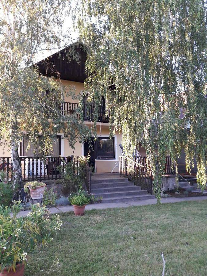 Casa de huéspuedes para 12 personas, con jardín además de vistas al lago y vistas - 1