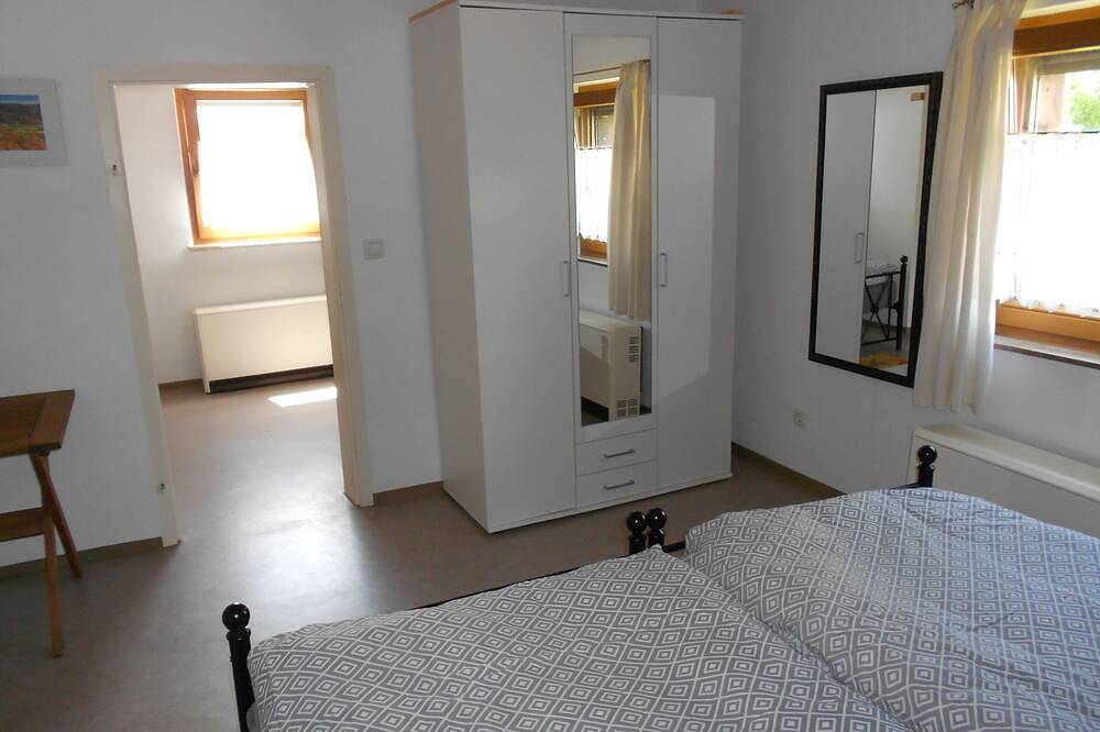 Haus Milan 0,5 km bis Naturschutzgebiet , Gemütlichkeit auf 2 Etagen+ Garten in Ostrach, Nördlicher Bodensee region