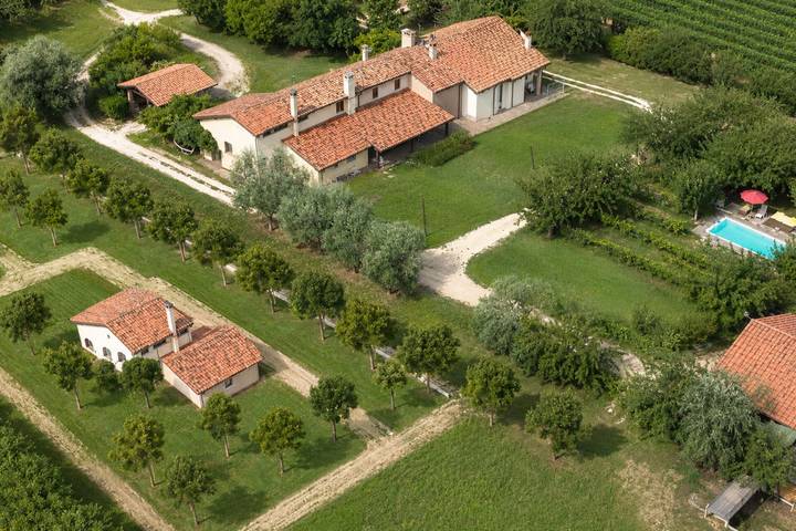 Casa vacanza per 4 persone, con giardino e piscina, con animali domestici - 1