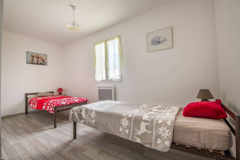 Gîte de campagne *** idéal pour famille nombreuse, fête de famille et la détente in Roybon, Isère