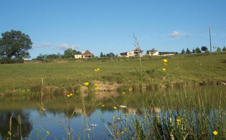 Location de vacances pour 6 personnes, avec jardin ainsi que vue et piscine à Saint-Rémy (Dordogne) - 4