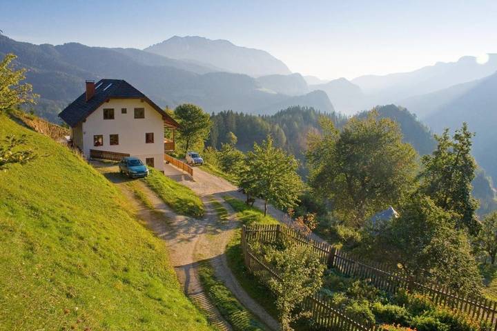 Location de vacances pour 2 personnes, avec terrasse ainsi que jardin et vue à Solčava