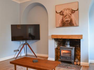 Vacation Rental for 6 Guests in Sherwood Forest, Nottinghamshire, Picture 2