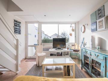 Gîte pour 4 personnes, avec jardin et piscine, adapté aux familles dans Port de Gourmalon