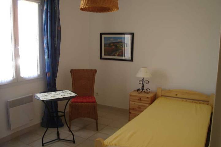 Location de vacances pour 4 personnes, avec terrasse ainsi que piscine et jardin à Pierrevert - 2