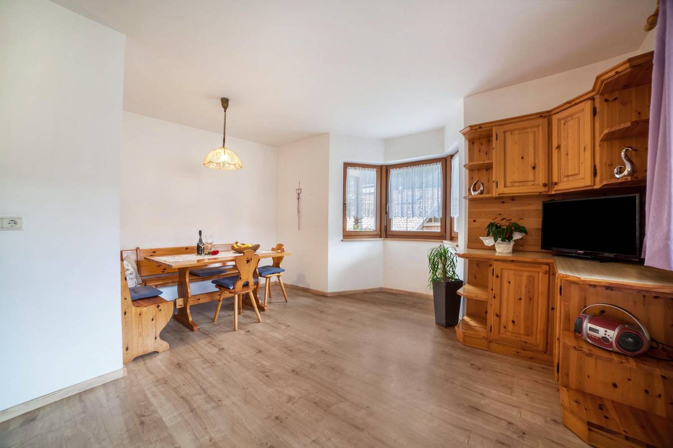 Ganze Wohnung, Ferienwohnung 'Sonnenparadies 1' mit Bergblick, Wlan & Garten in Quellenhof, St. Martin in Passeier