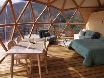 Tente pour 5 personnes, avec jardin ainsi que vue et terrasse dans les Pyrénées-Orientales