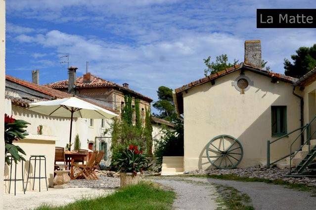 Chambre d’hôte pour 2 personnes, avec Balcon et Terrasse ainsi que Jardin et Piscine à Salsigne