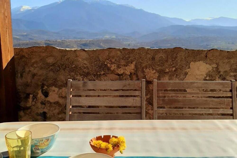 The Eus terrace - Eus in Eus, Región de Prades (Francia)