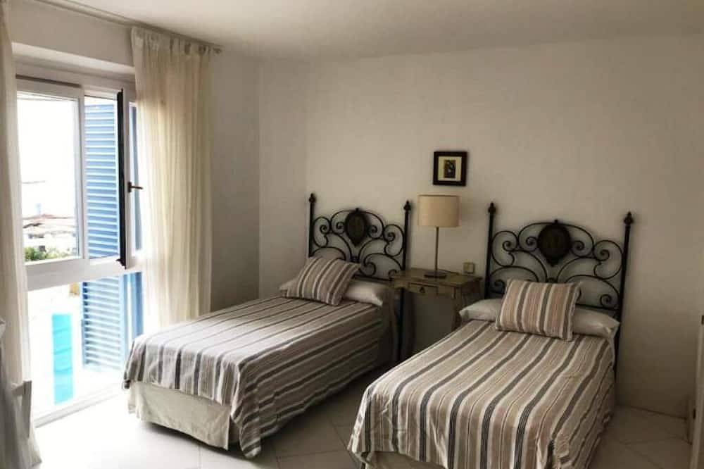 Fantastic House In First Line Of Marina Sotogrande, One Minute From The Beach. in Sotogrande, San Roque