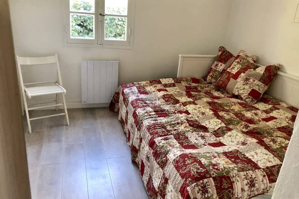 Vacation home \"Petit Paradis\" with large garden and private pool (May - Sept.) in Lauris, Parque natural regional del Luberon